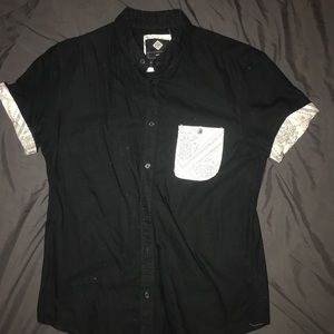 BLACK & PAISLEY SHORT SLEEVE BUTTON DOWN SHIRT